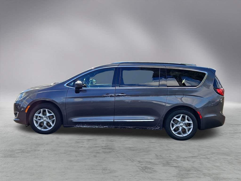Used 2020 Chrysler Pacifica Touring-L image 4