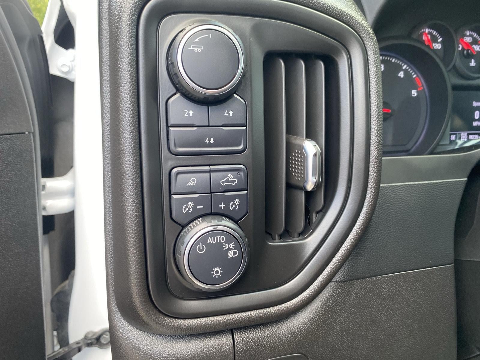 Certified 2024 Chevrolet Silverado 2500 Custom w/ Custom Value Package AWD/4WD image 21