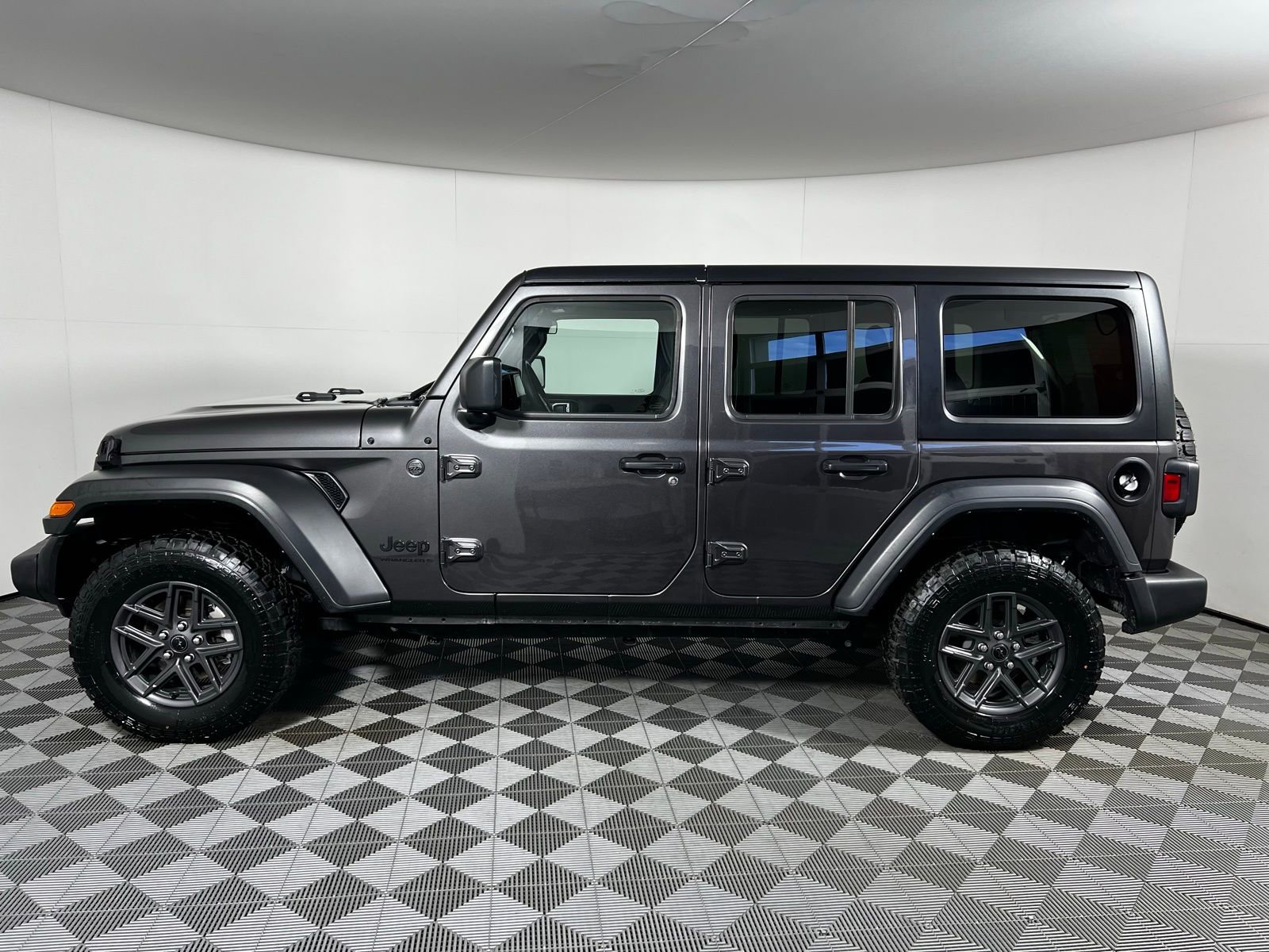 Used 2024 Jeep Wrangler Sport S image 8