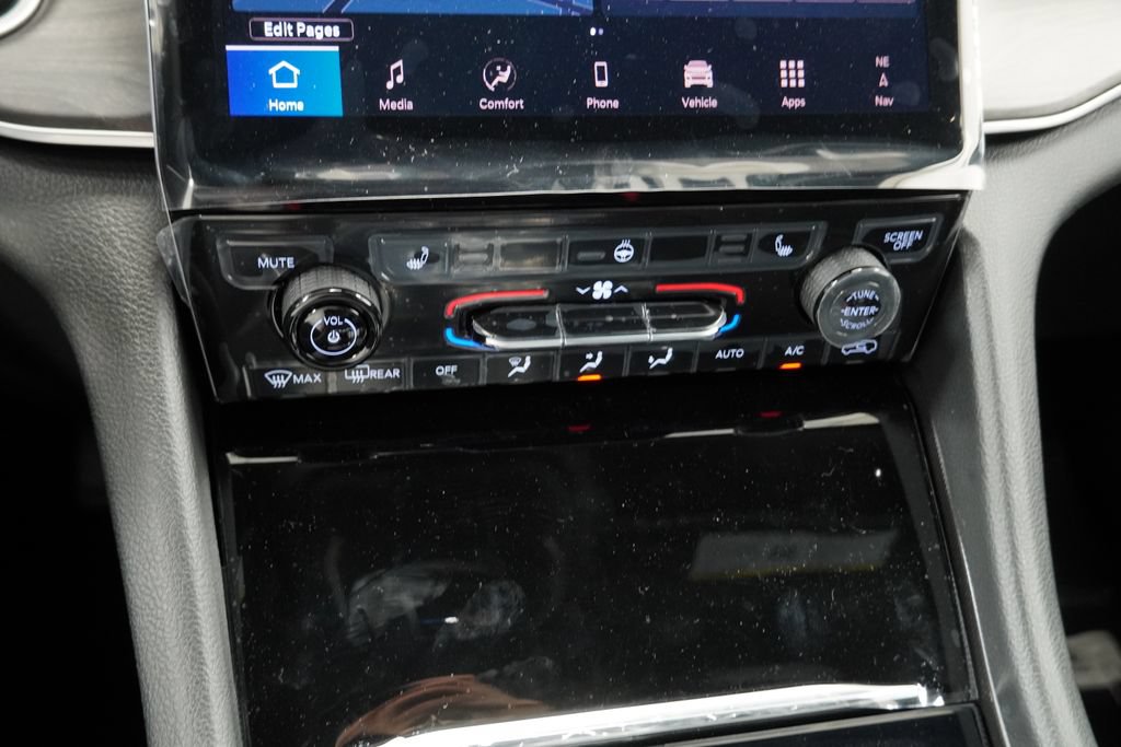Used 2025 Jeep Grand Cherokee Limited AWD/4WD image 24