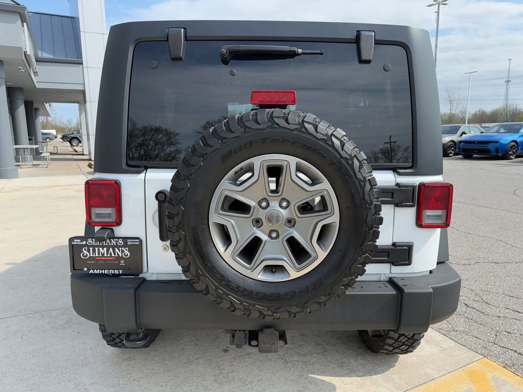 Used 2015 Jeep Wrangler Unlimited Rubicon w/ Connectivity Group AWD/4WD image 6