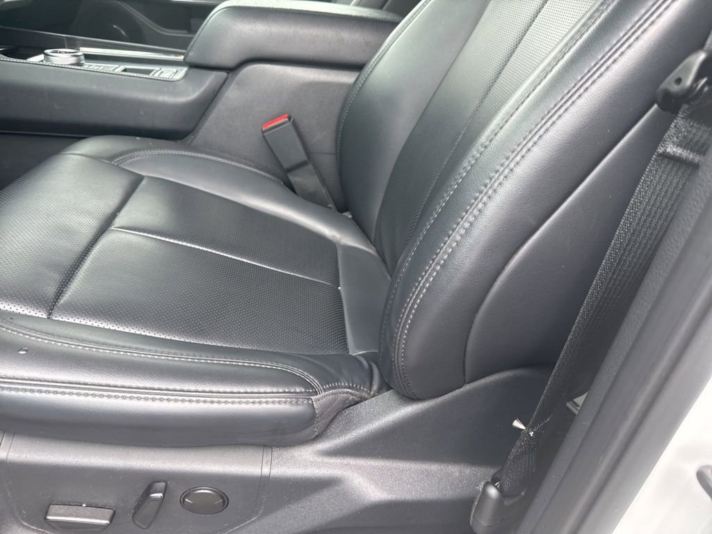 Used 2024 Ford Expedition XLT image 11