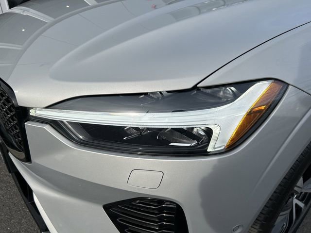 Certified 2025 Volvo XC60 B5 Plus image 7