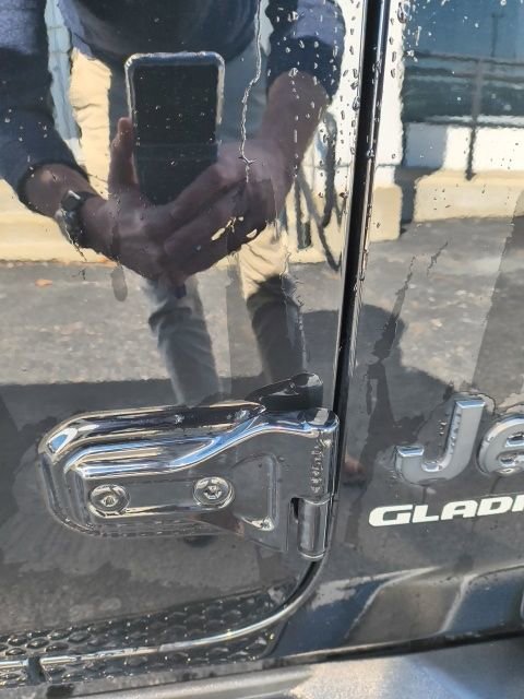 Used 2022 Jeep Gladiator Overland AWD/4WD image 24
