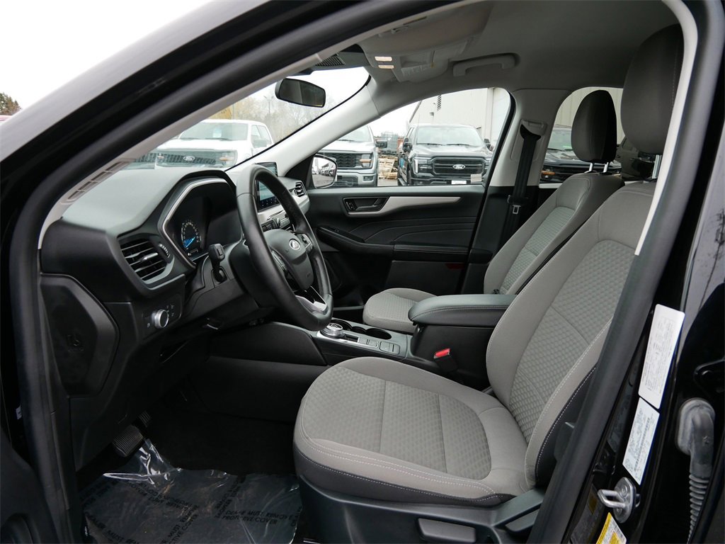 Used 2022 Ford Escape SE w/ Cold Weather Package image 10
