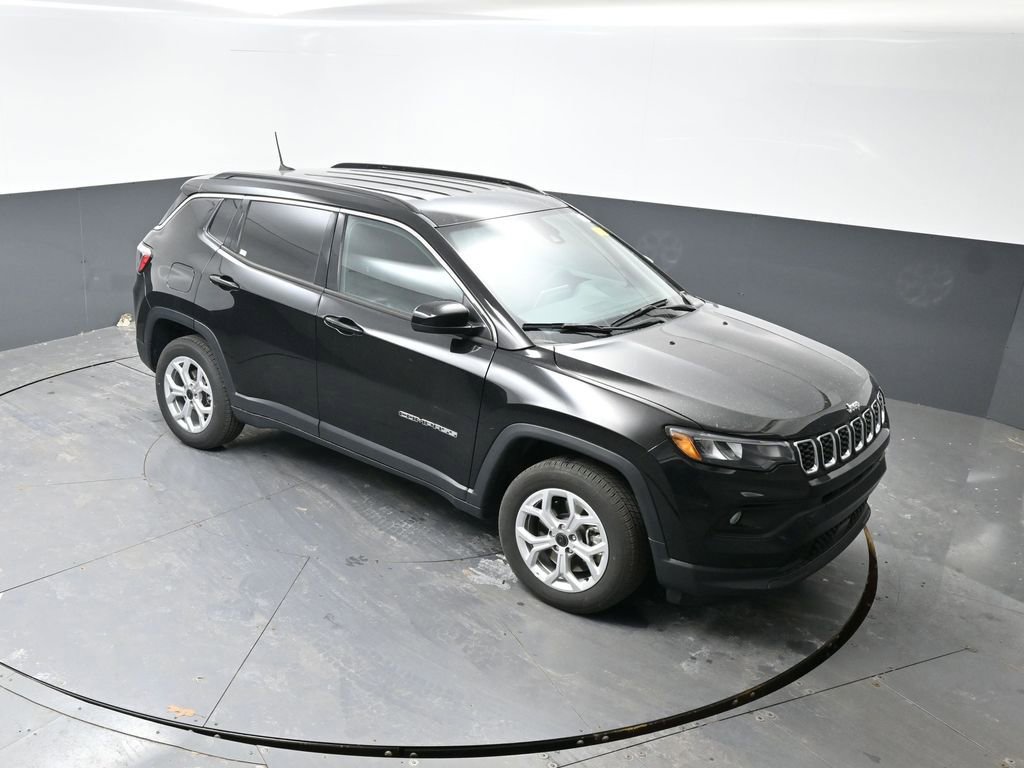 Used 2025 Jeep Compass Latitude image 17