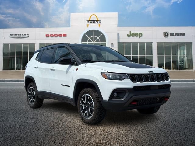 Used 2024 Jeep Compass Trailhawk image 1