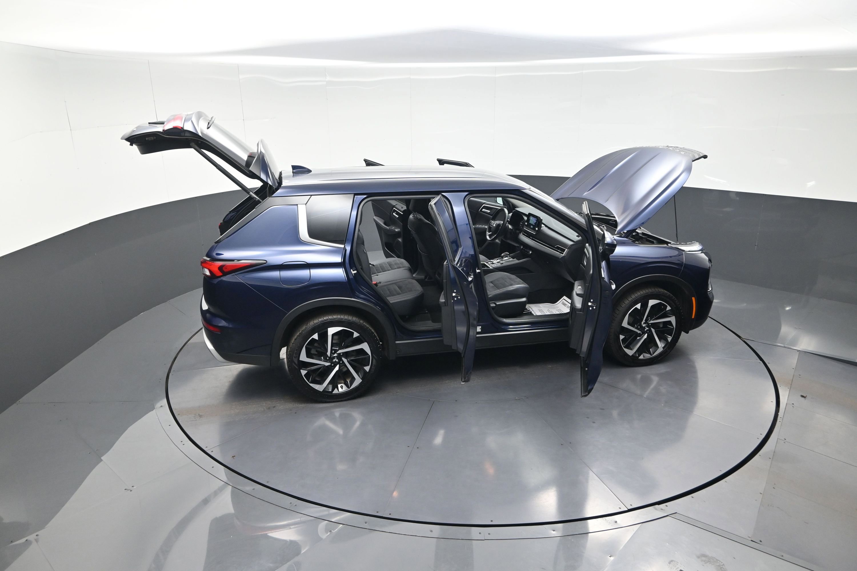 Used 2023 Mitsubishi Outlander SE AWD/4WD image 14