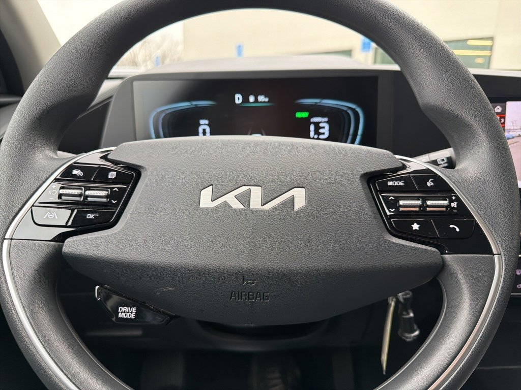 Certified 2025 Kia Niro LX image 38