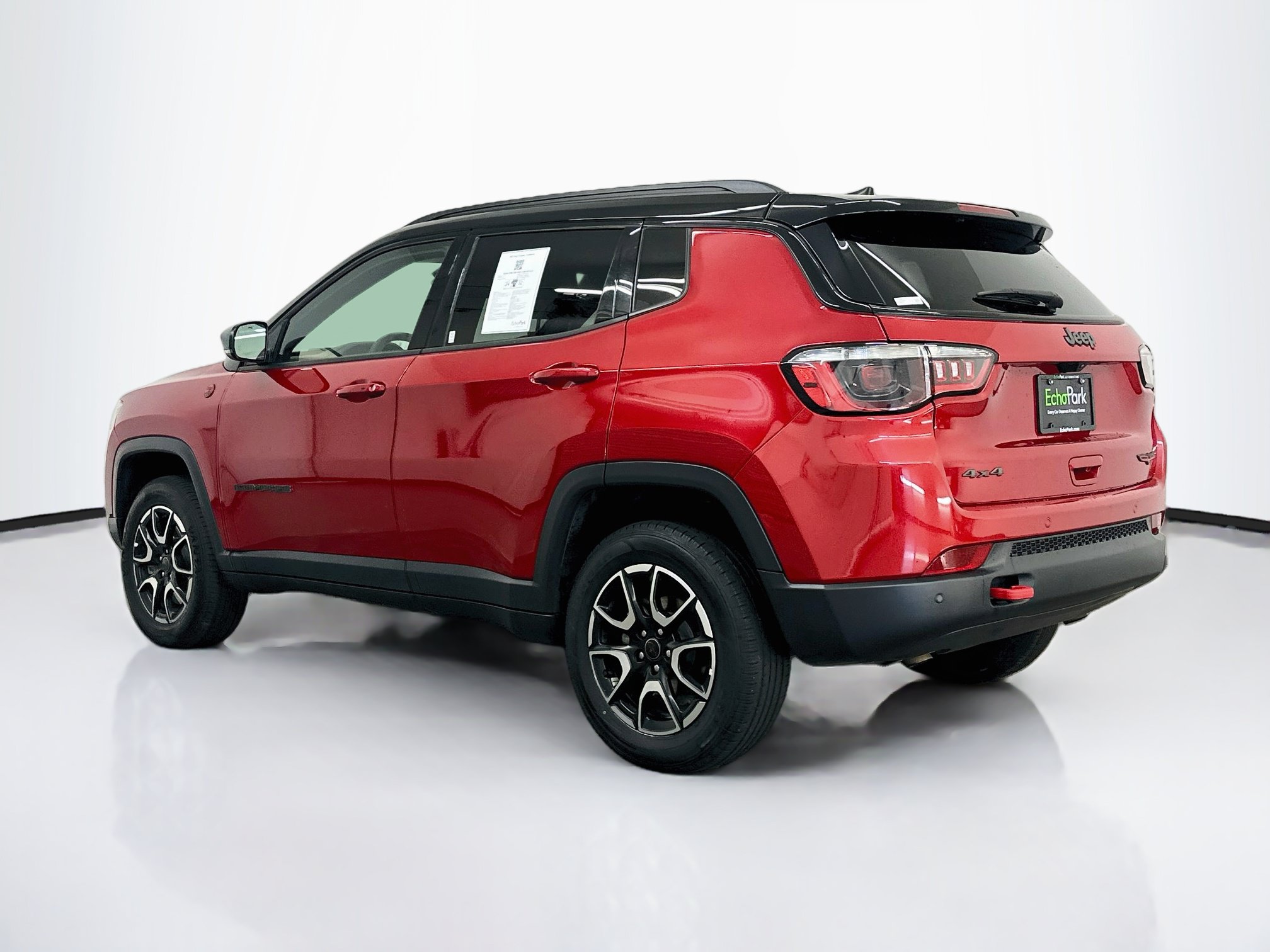 Used 2025 Jeep Compass Trailhawk AWD/4WD image 5