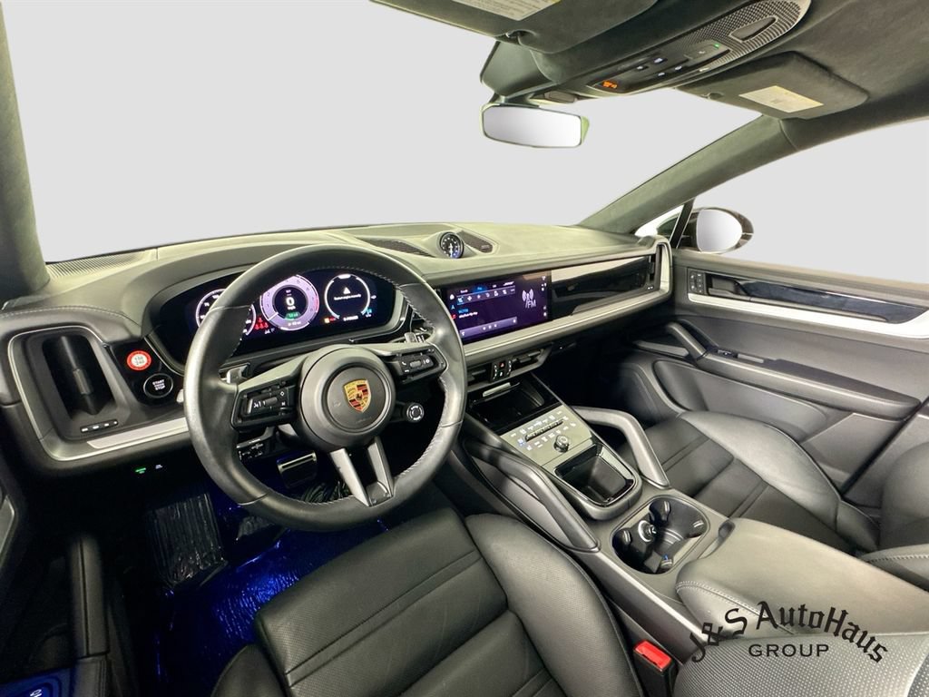 Used 2024 Porsche Cayenne Turbo w/ Premium Package Plus (PP1) AWD/4WD image 30