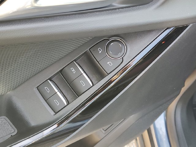 Certified 2025 Chevrolet Equinox RS w/ Safety and Technology Package AWD/4WD image 17