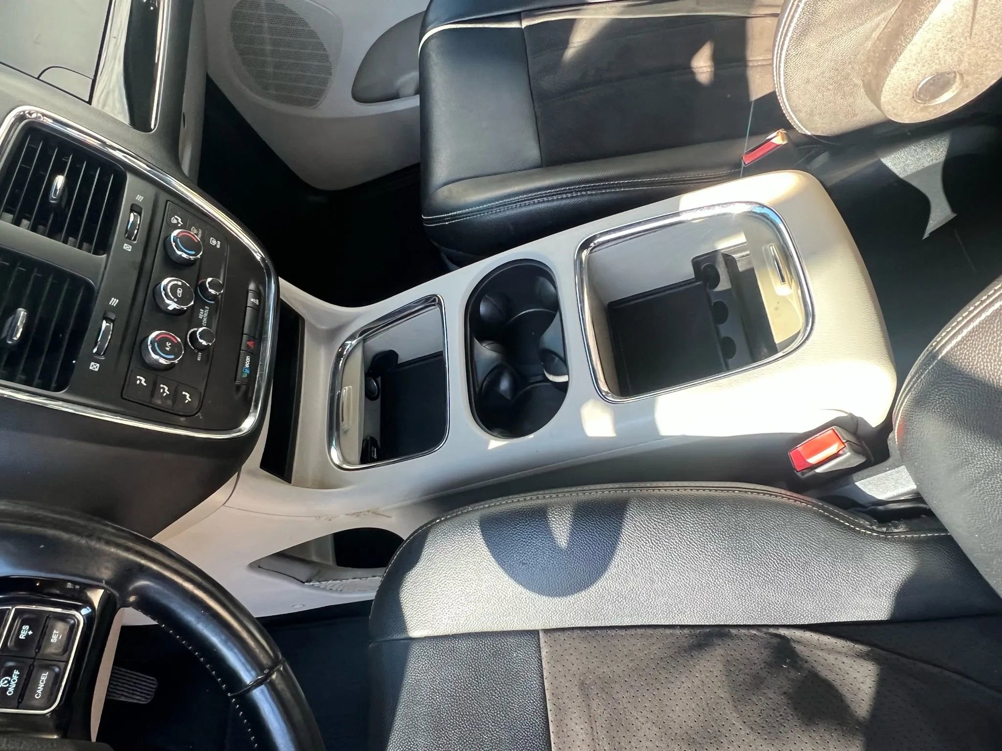 Used 2019 Dodge Grand Caravan SXT image 25