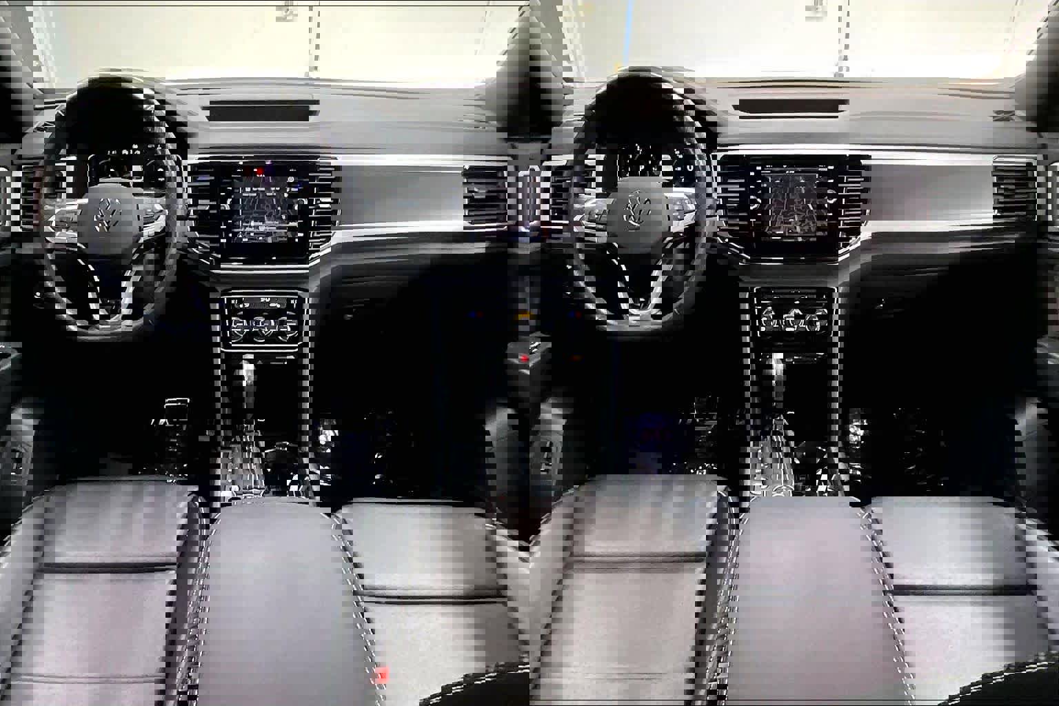 Used 2022 Volkswagen Atlas Cross Sport SEL R-Line image 18