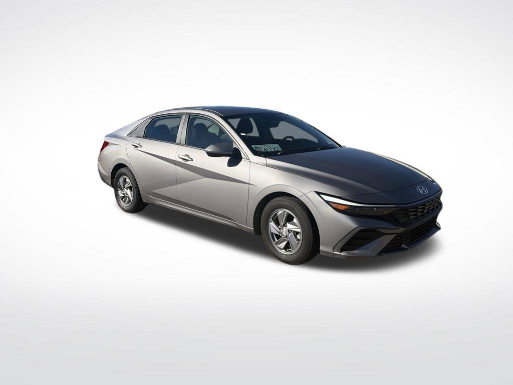 Used 2024 Hyundai Elantra SE FWD image 7