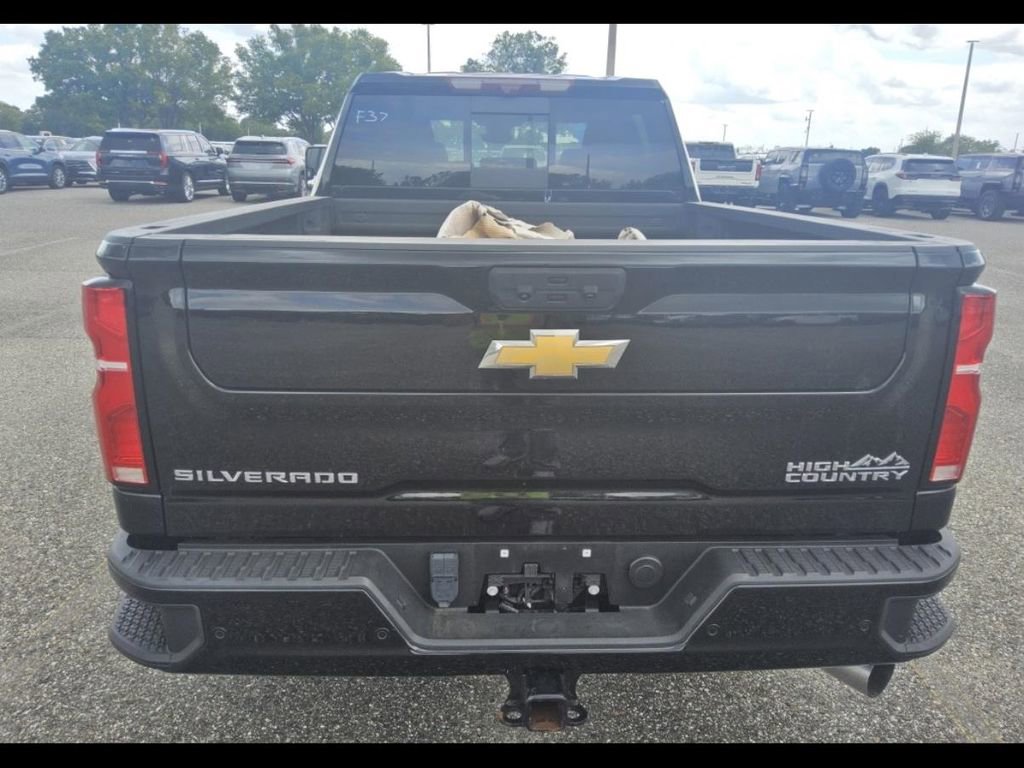 Used 2024 Chevrolet Silverado 2500 High Country w/ Technology Package AWD/4WD image 5