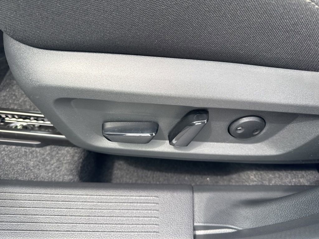 New 2026 Nissan Rogue SV FWD image 22