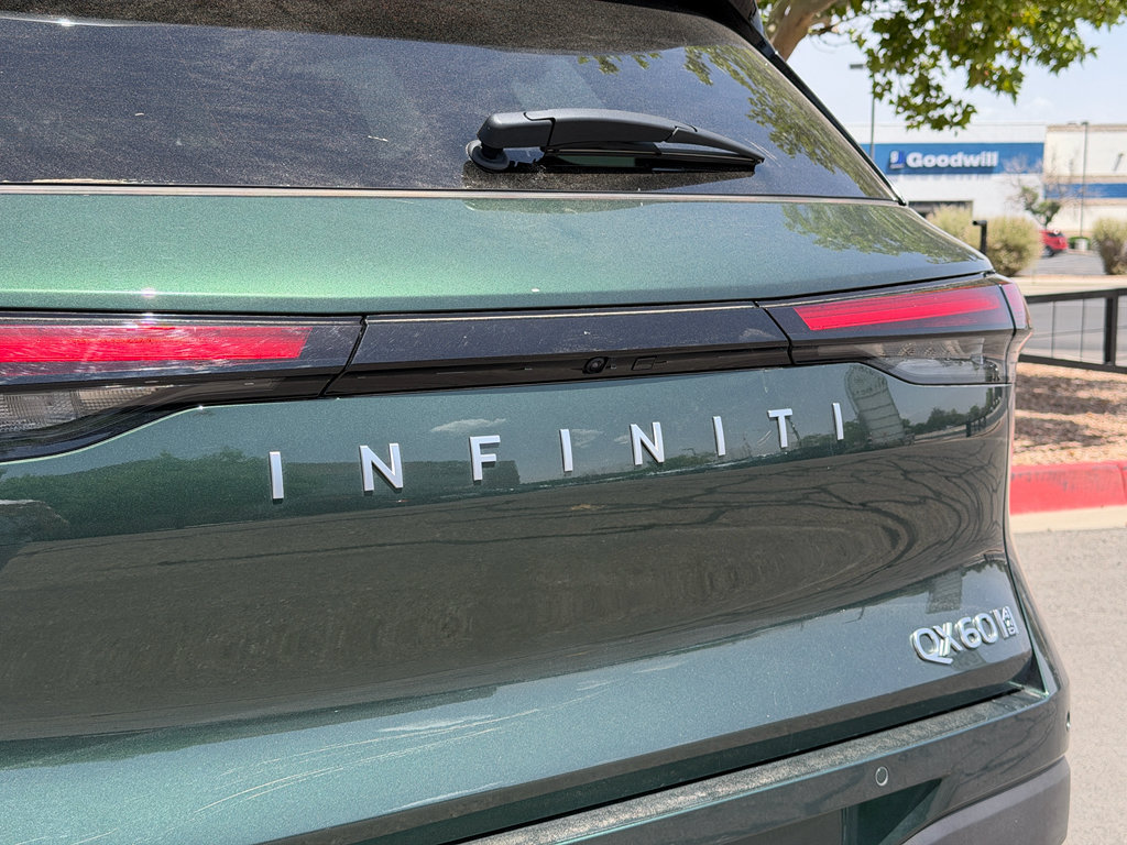 Certified 2026 INFINITI QX60 Luxe w/ Family Package AWD/4WD image 5
