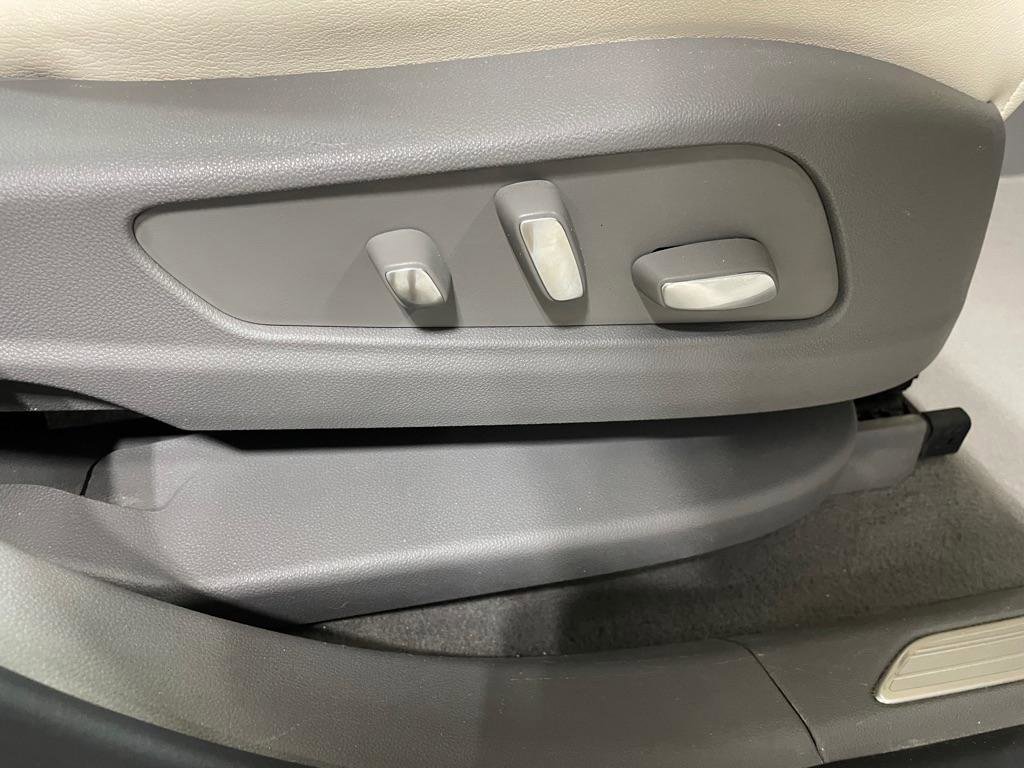 Used 2019 Cadillac XT5 Luxury image 25