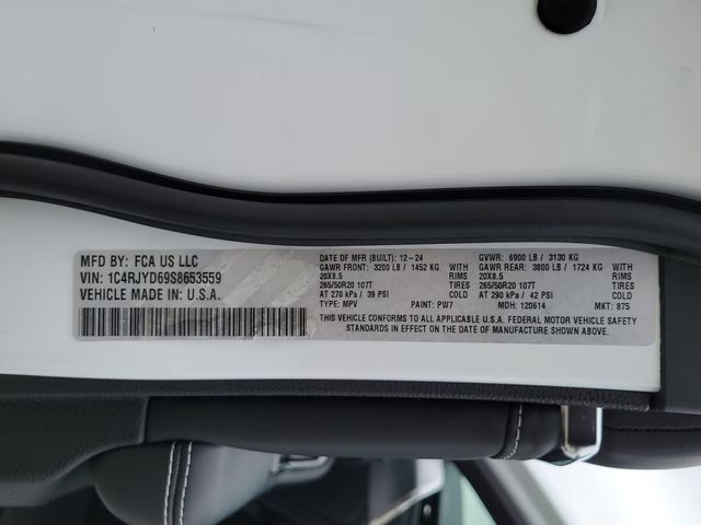 Used 2025 Jeep Grand Cherokee Overland w/ Advanced Protech Group III image 20