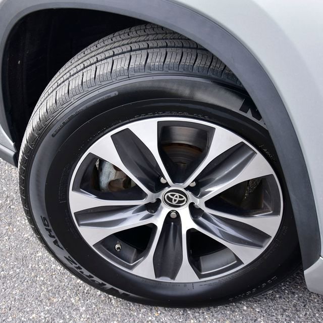 Certified 2024 Toyota Highlander XLE image 35