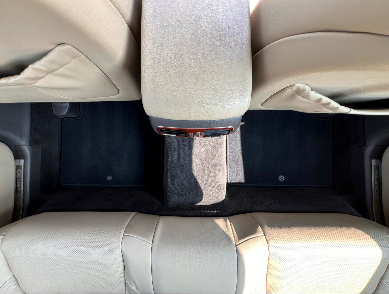 Used 2012 Hyundai Genesis 3.8 image 34