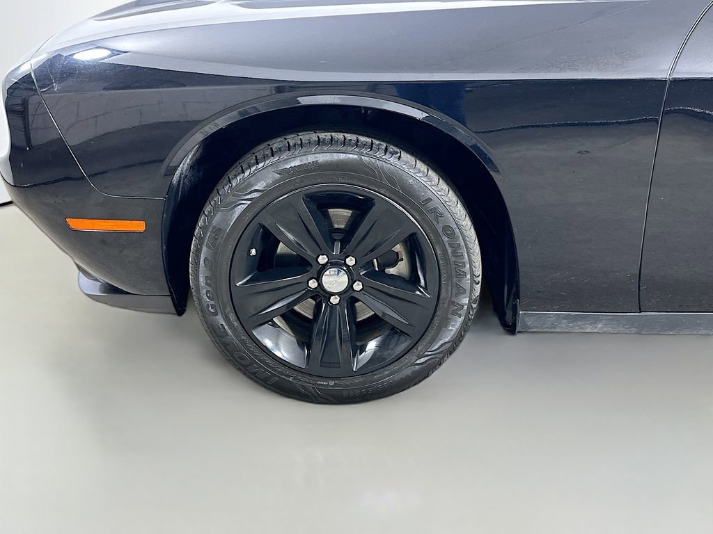 Used 2023 Dodge Challenger SXT image 8