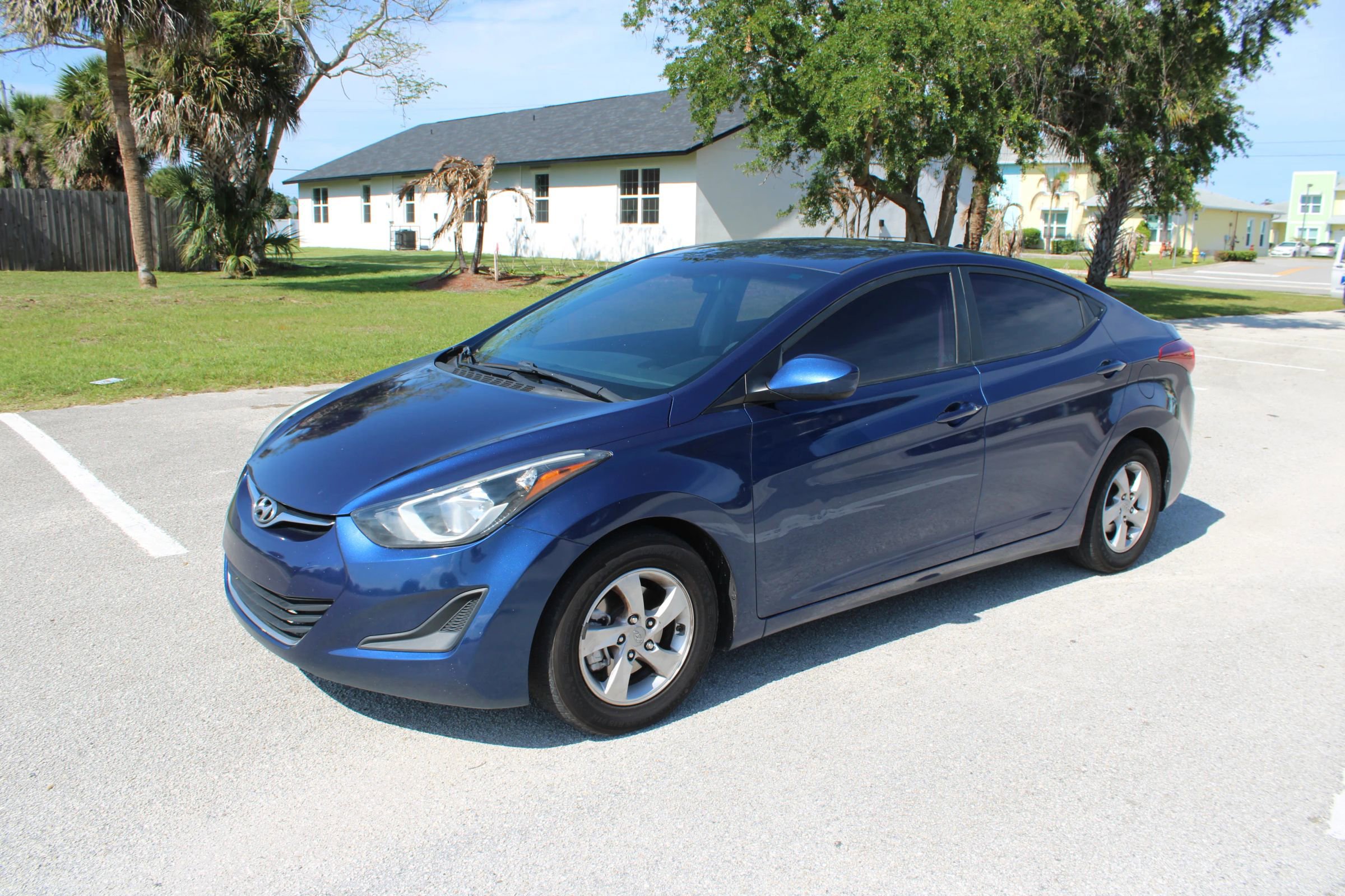 Used 2015 Hyundai Elantra SE FWD image 2