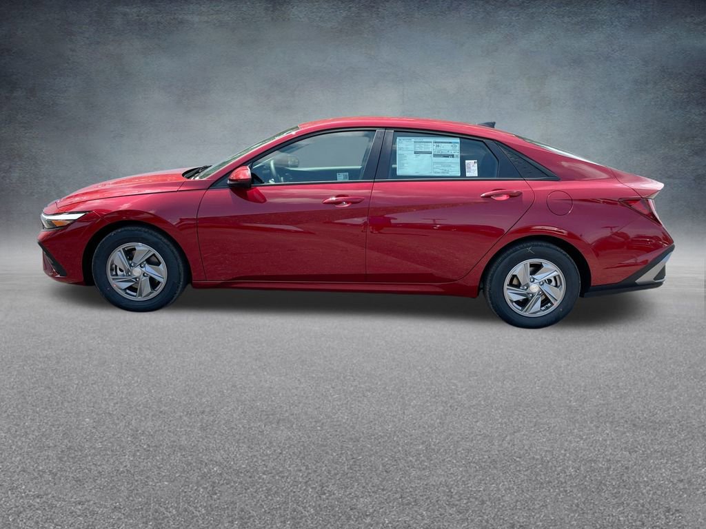 Used 2025 Hyundai Elantra SE image 28