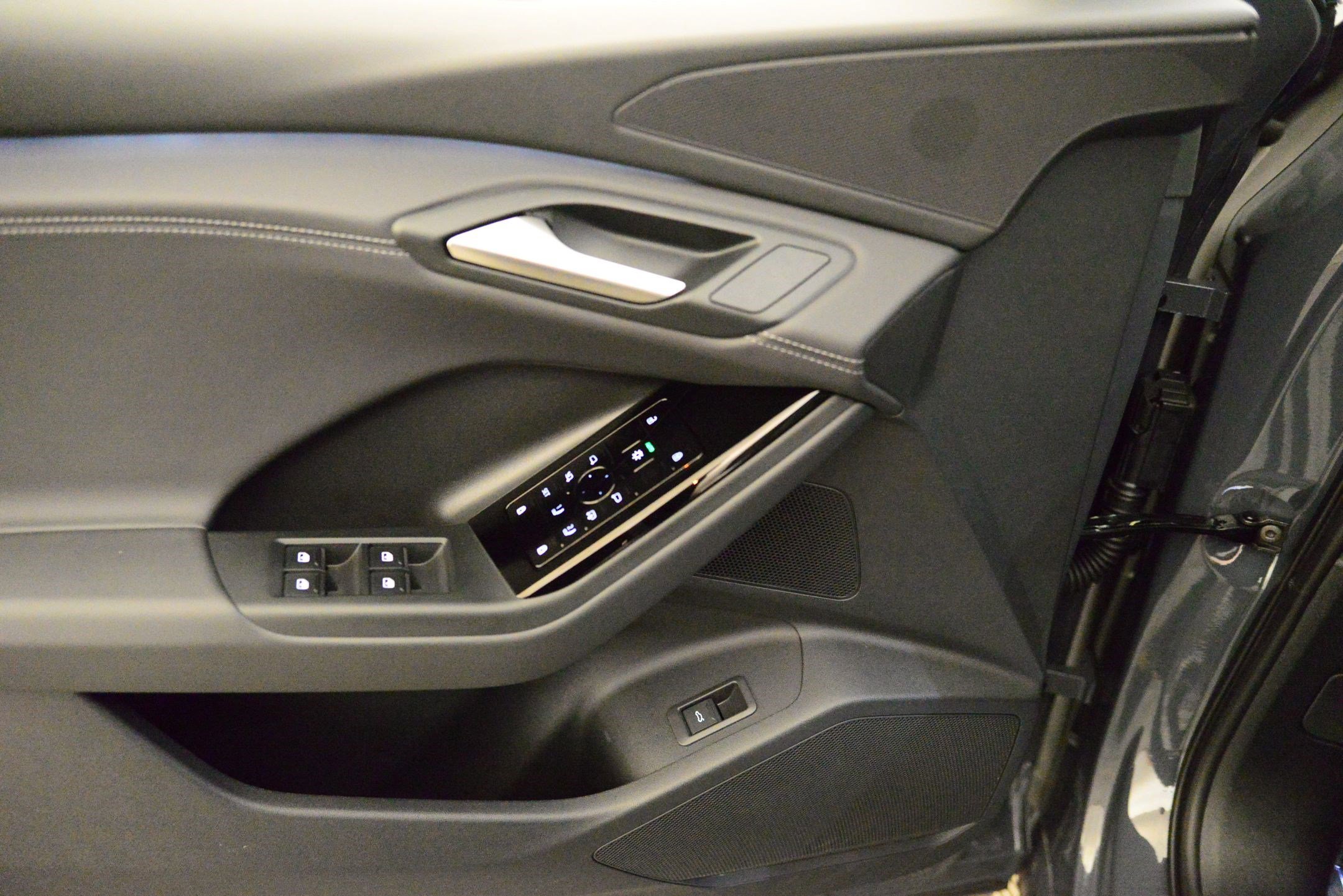 Certified 2025 Audi Q6 e-tron Premium w/ Convenience Package image 26