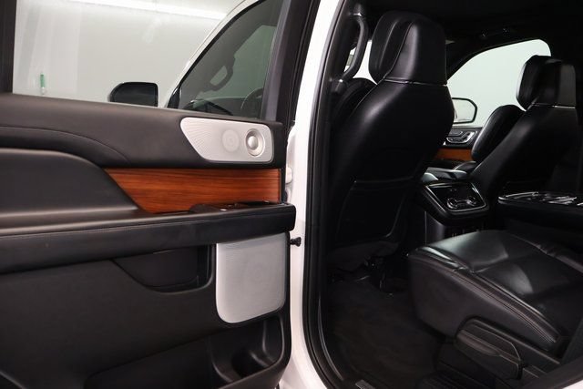 Used 2019 Lincoln Navigator Reserve w/ Cargo Package AWD/4WD image 31