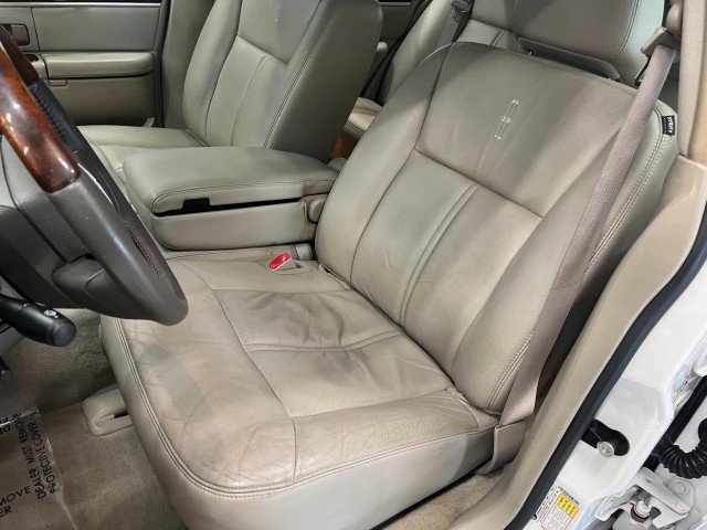 Used 2009 Lincoln Town Car Signature Limited image 10