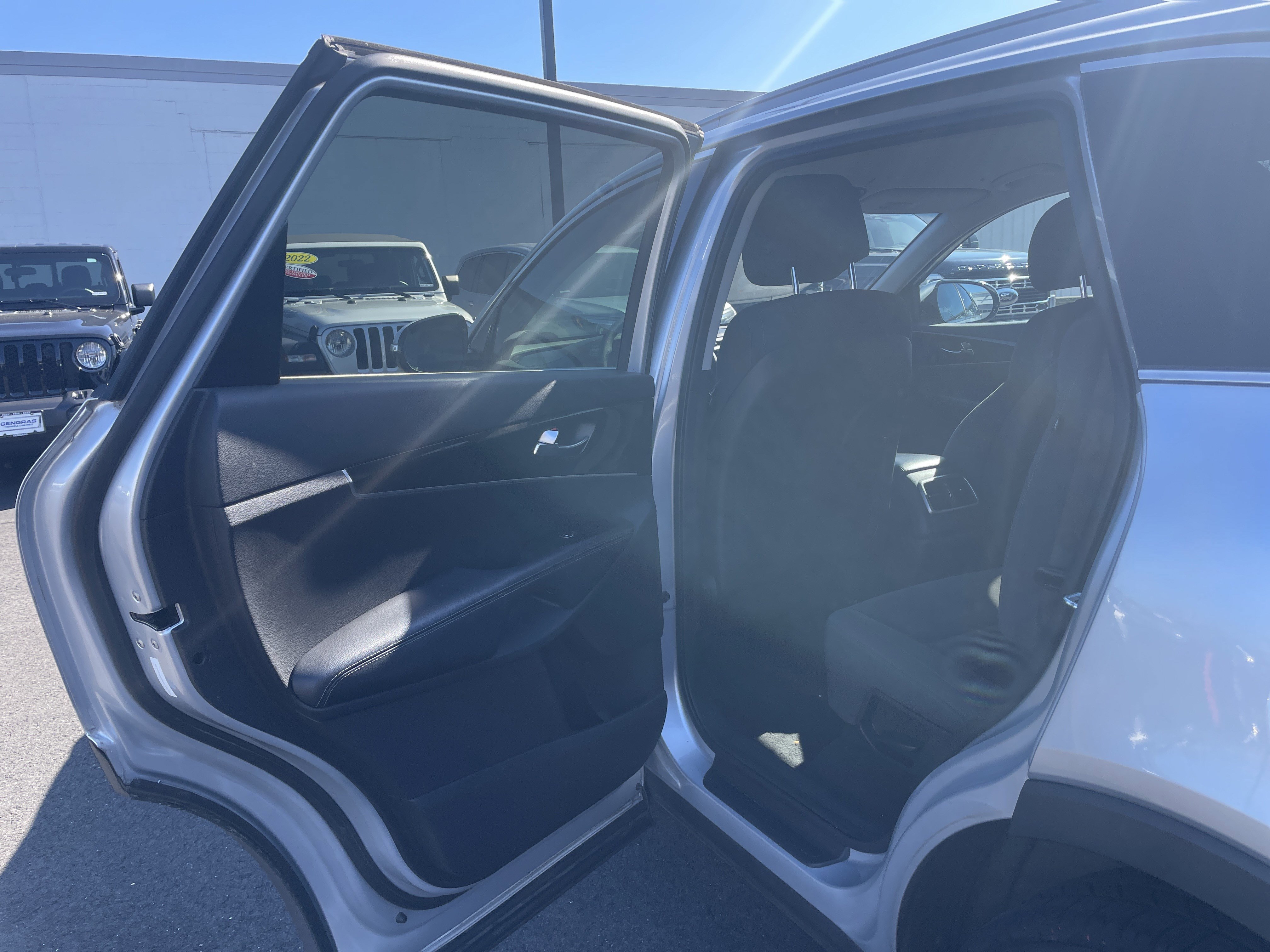 Used 2017 Kia Sorento LX image 8