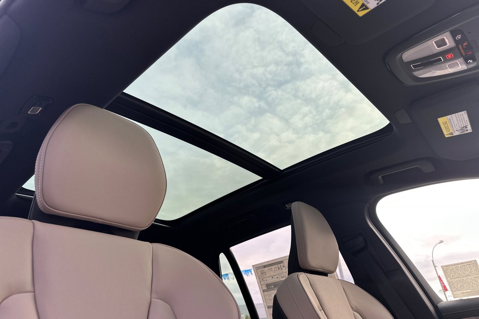 New 2026 Volvo XC90 B5 Plus w/ Protection Package image 17