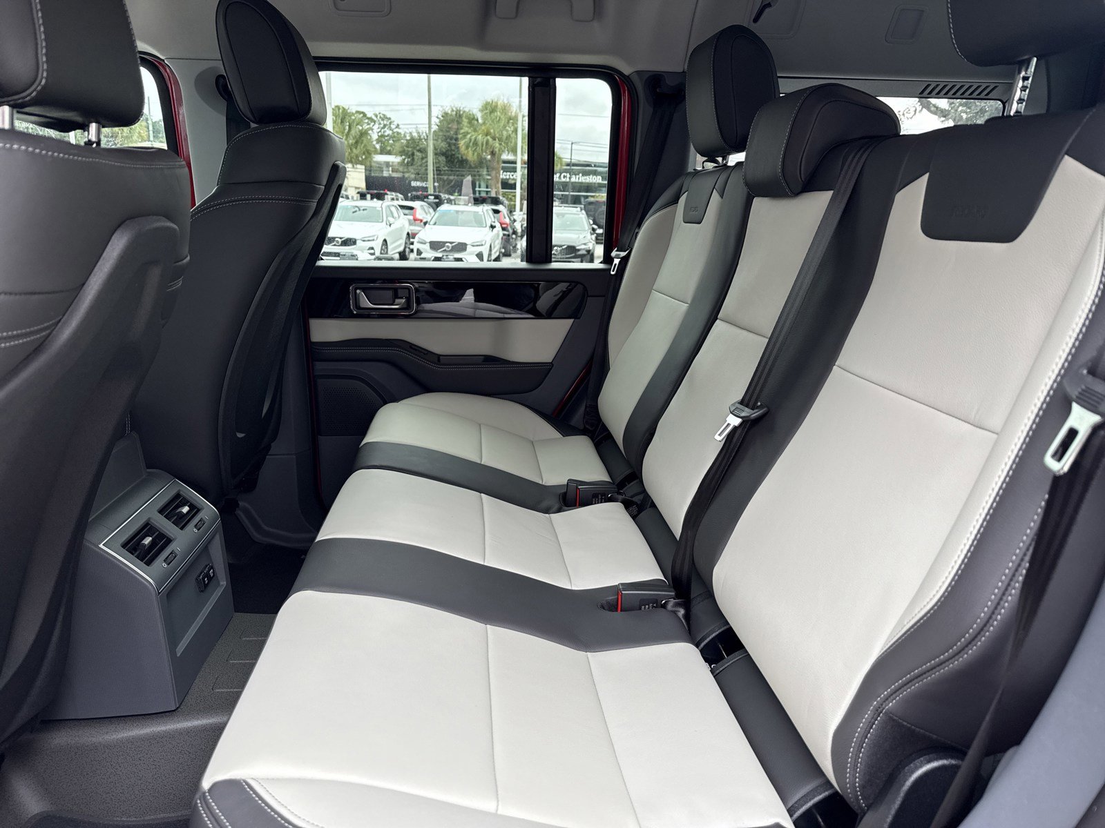 Used 2025 INEOS Grenadier Fieldmaster Edition image 23