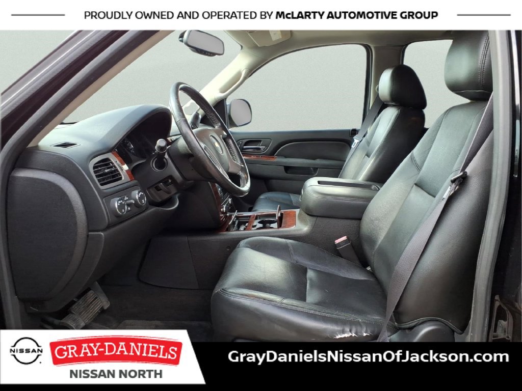 Used 2013 Chevrolet Avalanche LTZ AWD/4WD image 22