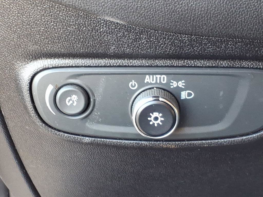 Used 2019 Chevrolet Equinox LS w/ LS Convenience Package image 18