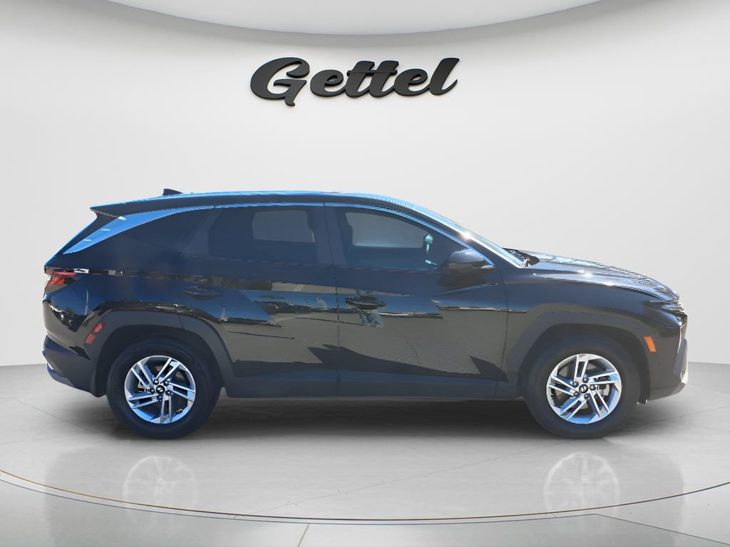 Used 2025 Hyundai Tucson SE image 4