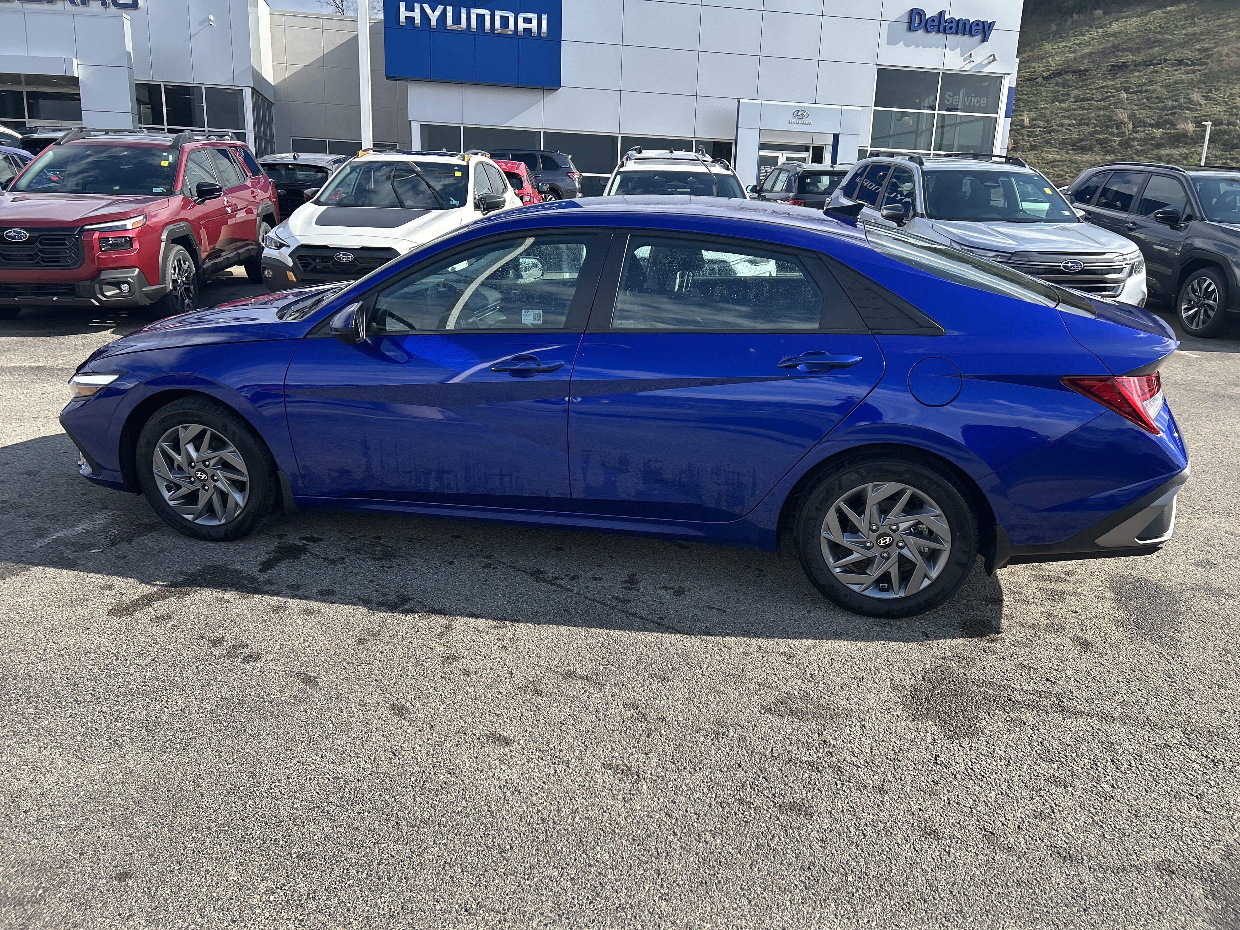 Used 2025 Hyundai Elantra Blue image 15
