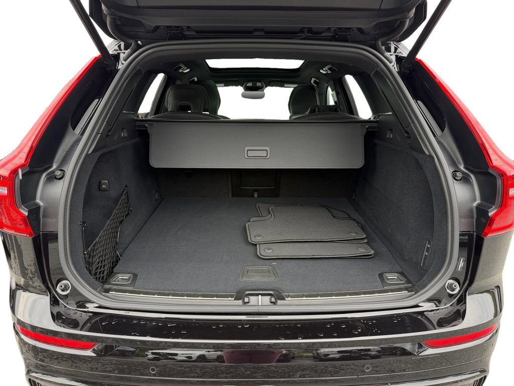 Certified 2025 Volvo XC60 T8 Ultra w/ Climate Package AWD/4WD image 11