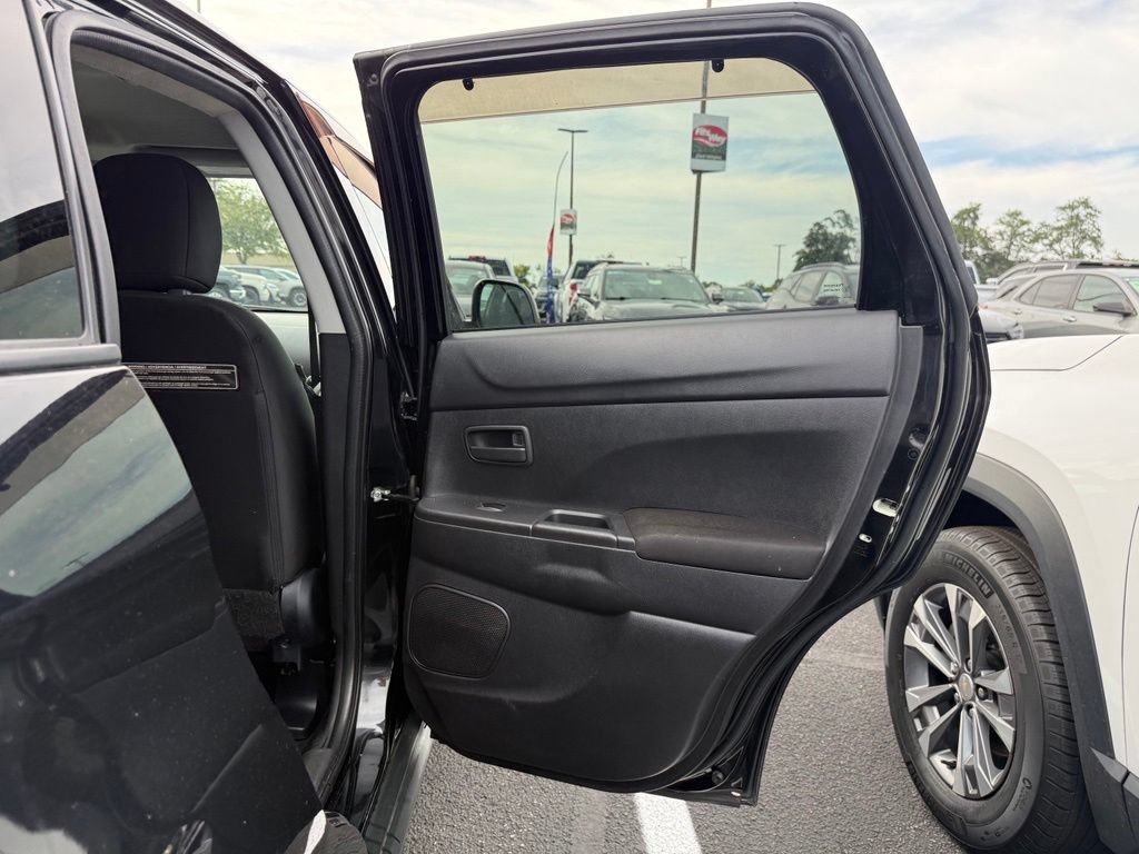 Used 2015 Mitsubishi Outlander Sport ES AWD/4WD image 9