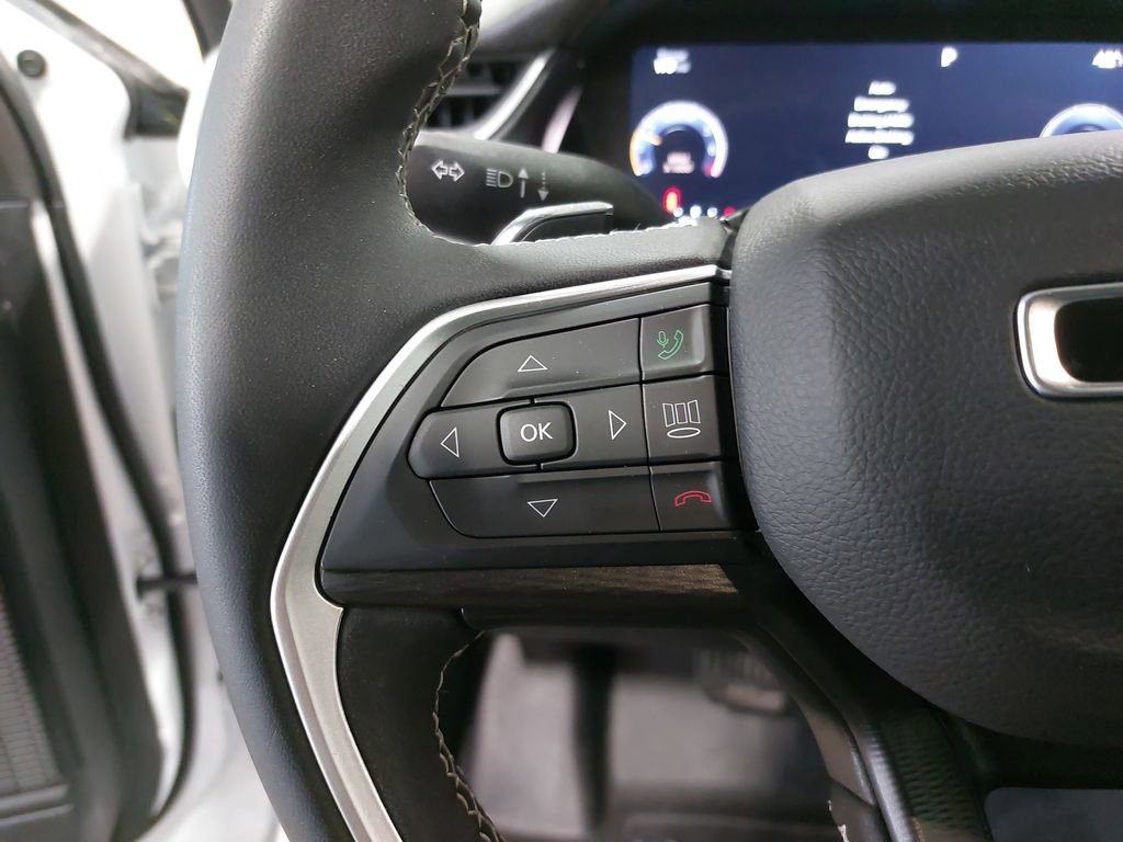 Used 2023 Jeep Grand Cherokee Laredo image 16