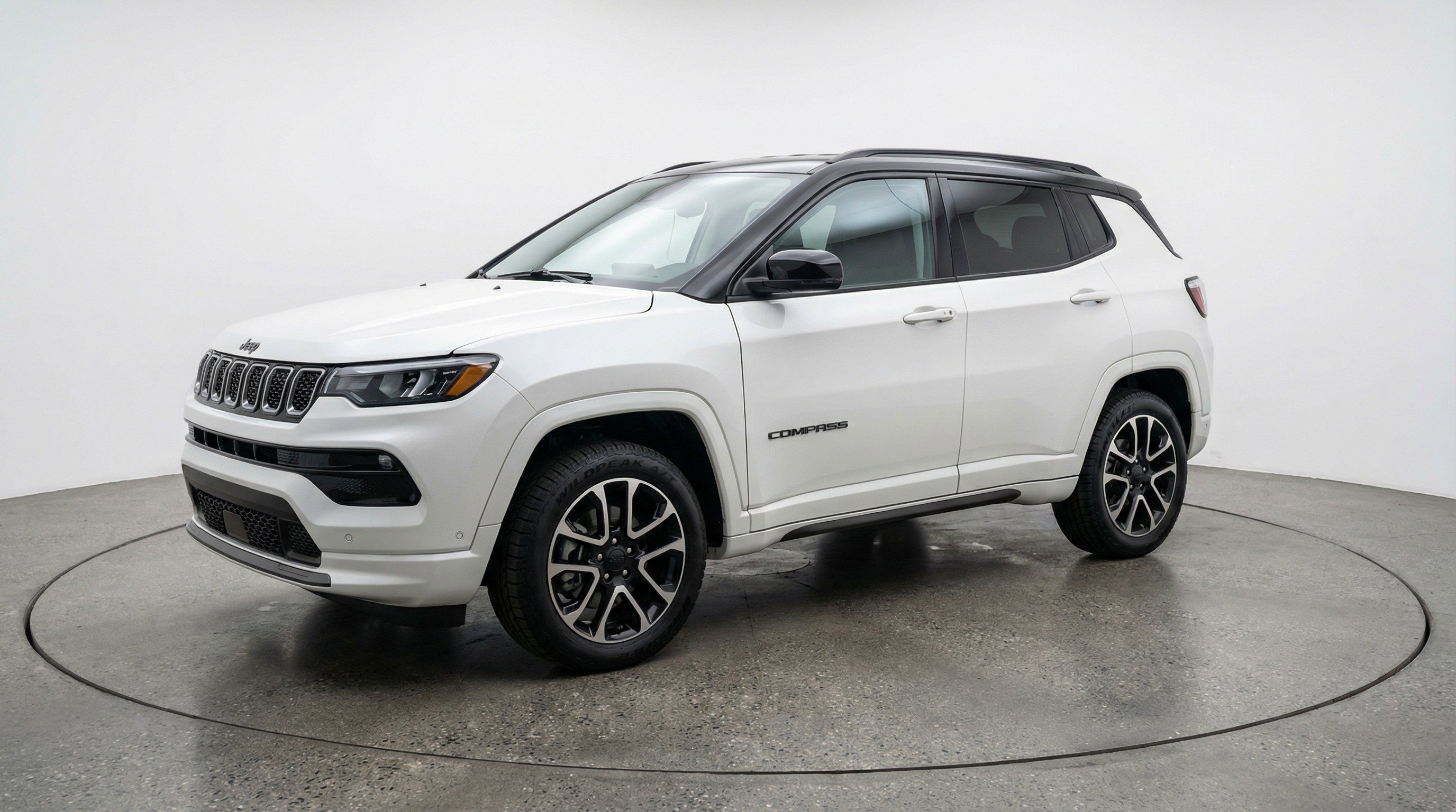 Used 2025 Jeep Compass Trailhawk AWD/4WD image 3