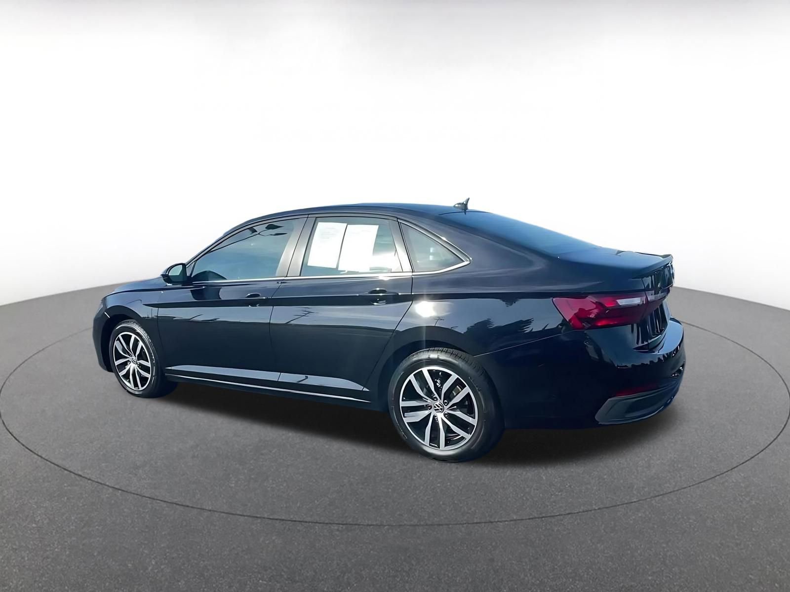 Used 2025 Volkswagen Jetta SE image 11