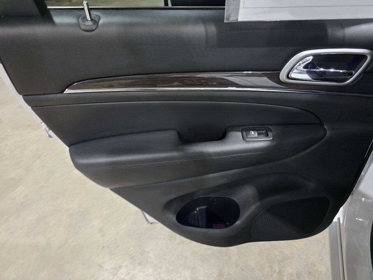 Used 2018 Jeep Grand Cherokee Overland AWD/4WD image 27