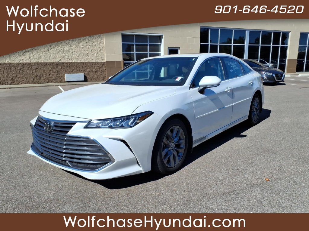 Used 2019 Toyota Avalon XLE w/ Moonroof Package FWD image 1