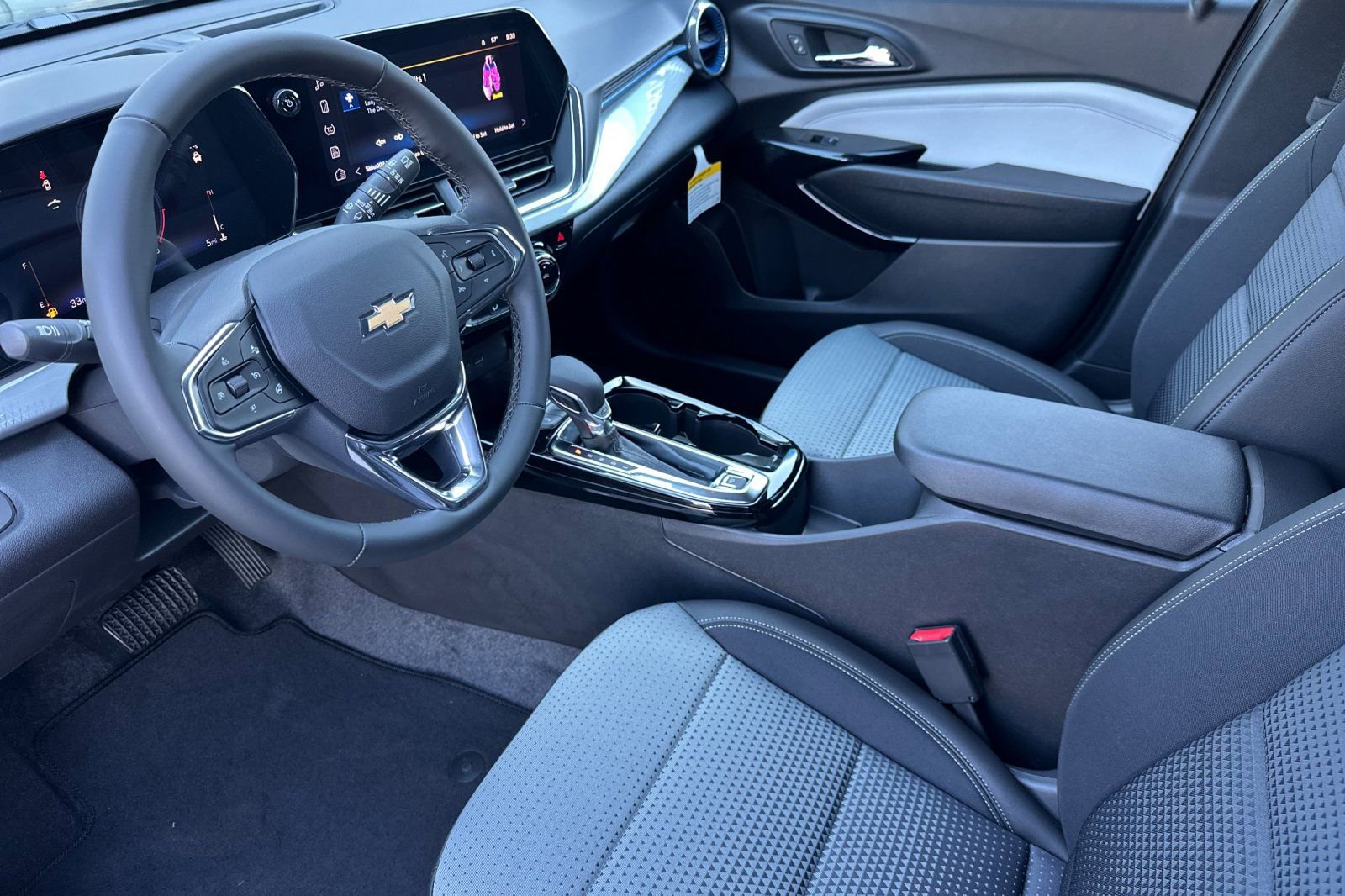 New 2026 Chevrolet Trax LT w/ Driver Confidence Package image 9