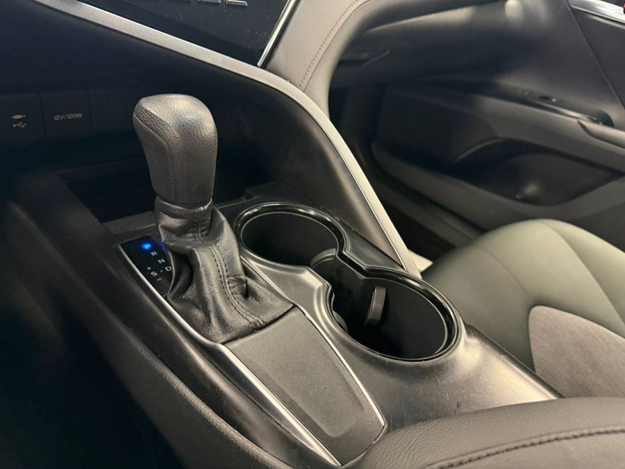 Used 2018 Toyota Camry LE FWD image 32