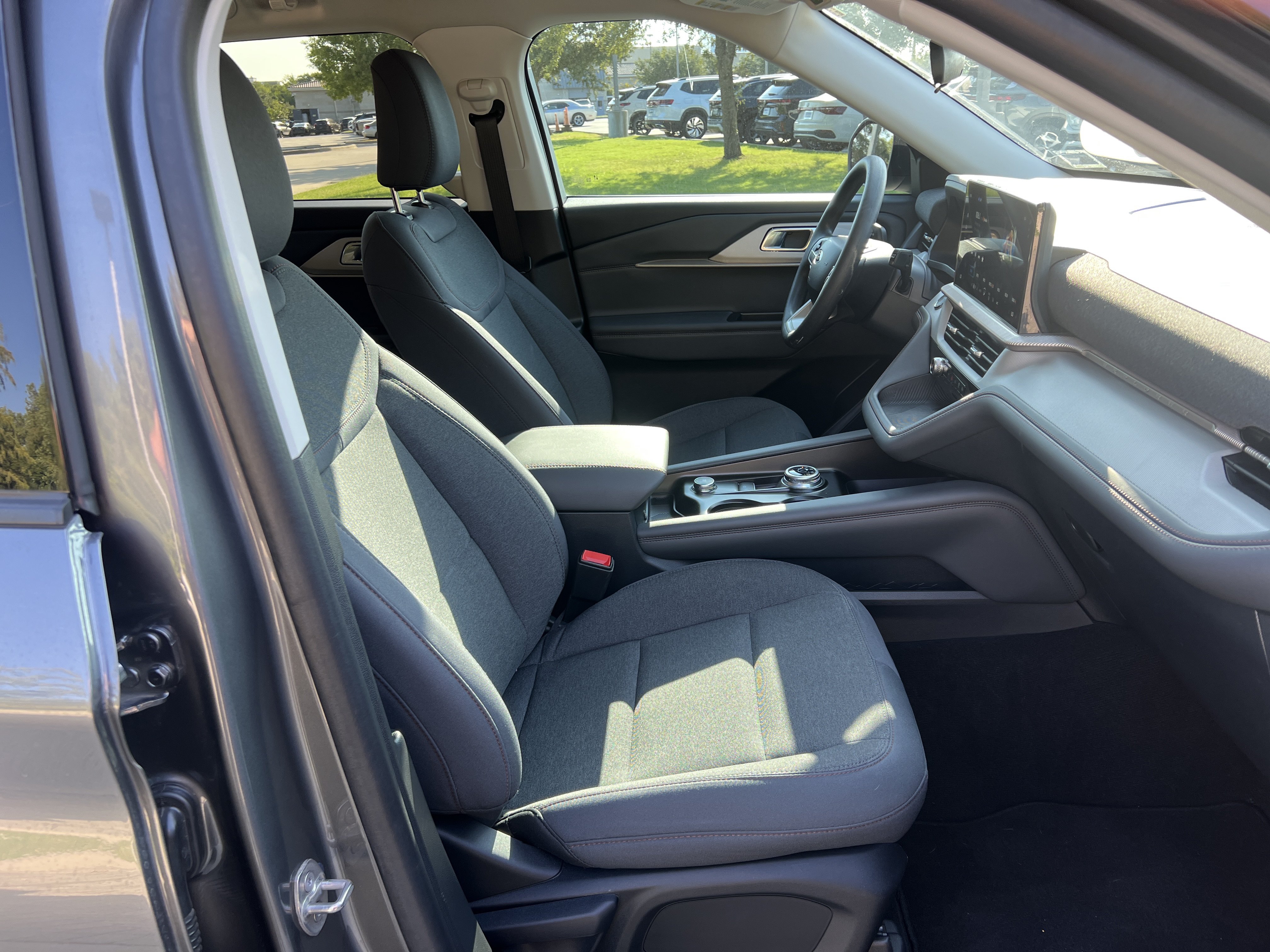 Used 2026 Ford Explorer Active RWD image 31