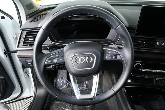 Used 2023 Audi Q5 e Premium Plus w/ Premium Plus Package image 9